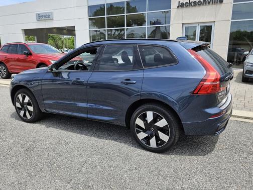 2025 Volvo XC60 Plug-In Hybrid T8 Plus