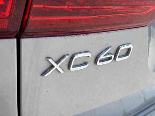 2022 Volvo XC60 B5 Inscription
