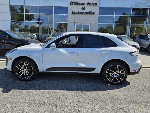 2022 Porsche Macan Base