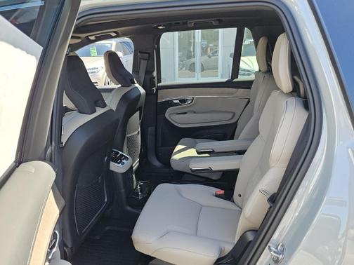 2025 Volvo XC90 Plug-In Hybrid T8 Plus 6-Seater