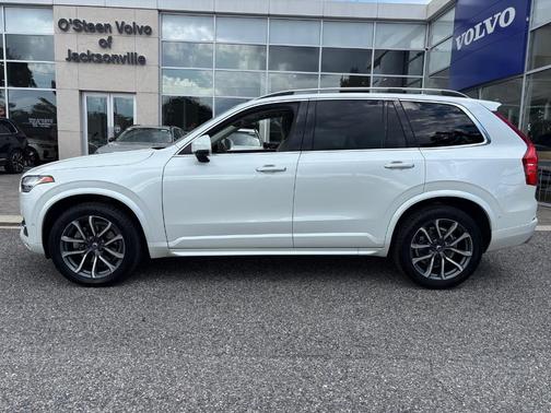 2018 Volvo XC90 T6 Momentum