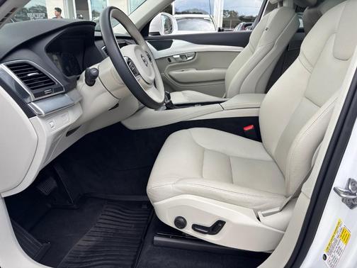 2018 Volvo XC90 T6 Momentum