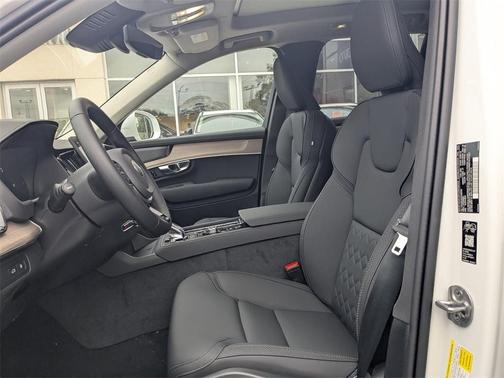 2026 Volvo XC90 Plug-In Hybrid T8 Plus 6-Seater