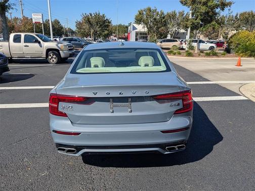 2022 Volvo S60 B5 Momentum