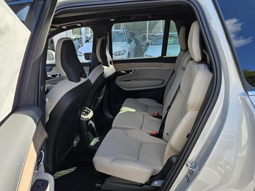 2025 Volvo XC90 Plug-In Hybrid T8 Plus 7-Seater