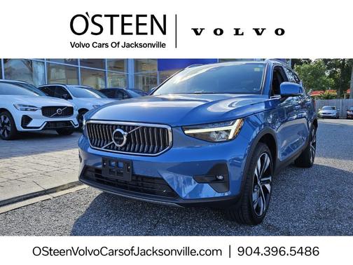 2023 Volvo XC40 B5 Plus Bright Theme