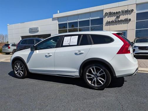 2018 Volvo V60 Cross Country T5
