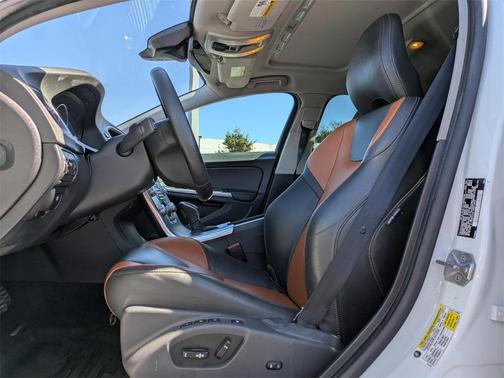 2018 Volvo V60 Cross Country T5