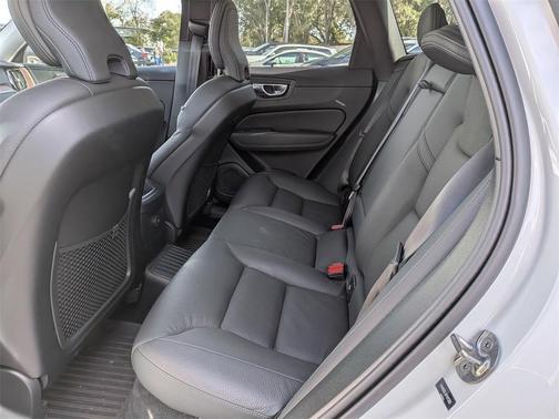 2024 Volvo XC60 Recharge Plug-In Hybrid T8 Plus Dark Theme