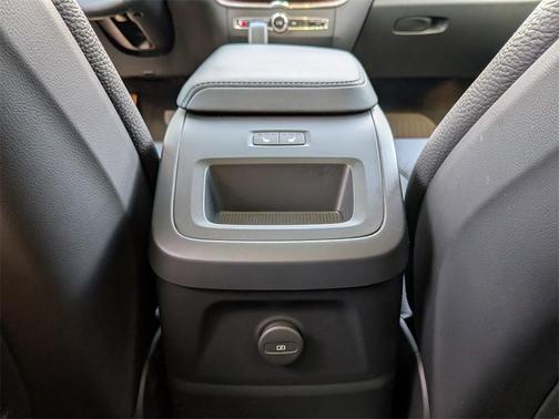 2024 Volvo XC60 Recharge Plug-In Hybrid T8 Plus Dark Theme