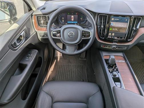 2024 Volvo XC60 Recharge Plug-In Hybrid T8 Plus Dark Theme