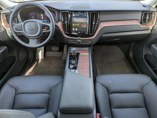 2024 Volvo XC60 Recharge Plug-In Hybrid T8 Plus Dark Theme