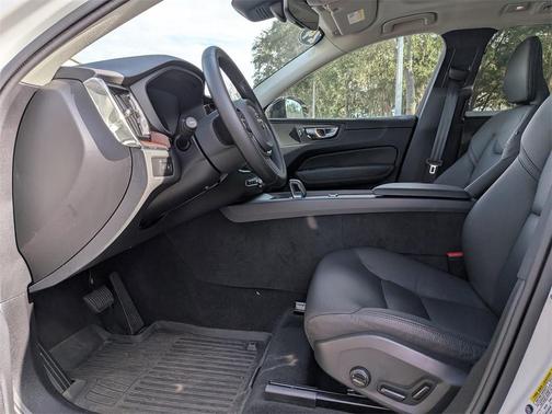 2024 Volvo XC60 Recharge Plug-In Hybrid T8 Plus Dark Theme