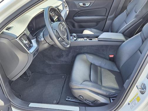 2024 Volvo S60 B5 Core Dark Theme
