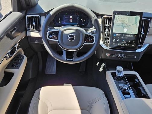 2025 Volvo XC90 B5 Plus 7-Seater
