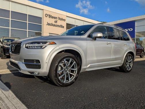 2018 Volvo XC90 T6 Momentum