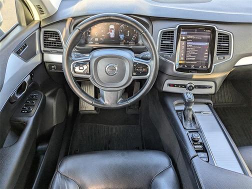 2018 Volvo XC90 T6 Momentum