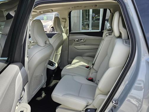 2024 Volvo XC90 B5 Core Bright Theme