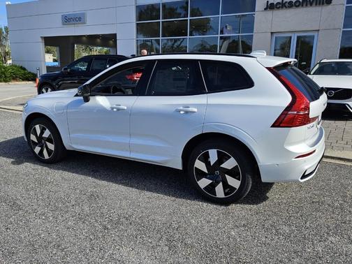 2025 Volvo XC60 Plug-In Hybrid T8 Plus