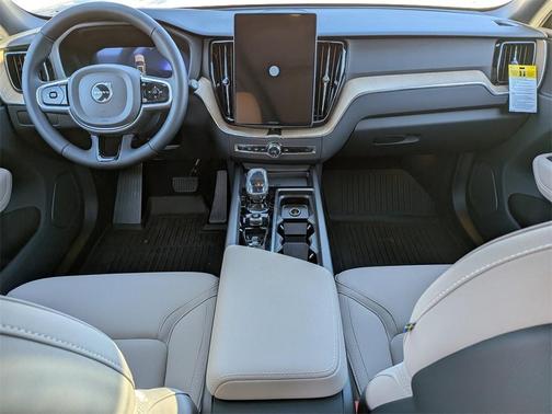 2026 Volvo XC60 B5 Plus