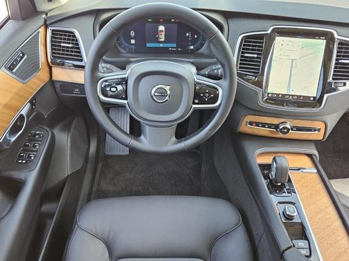 2025 Volvo XC90 B6 Plus 7-Seater