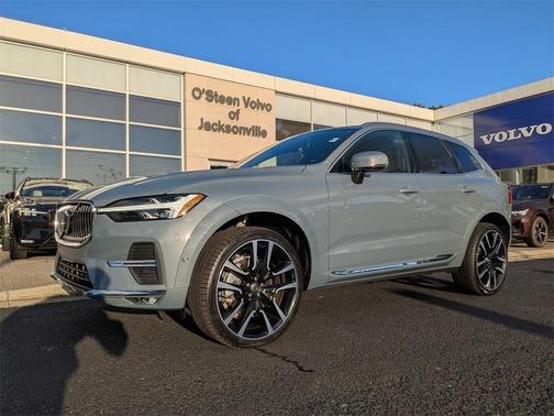 2023 Volvo XC60 B5 Ultimate Bright Theme