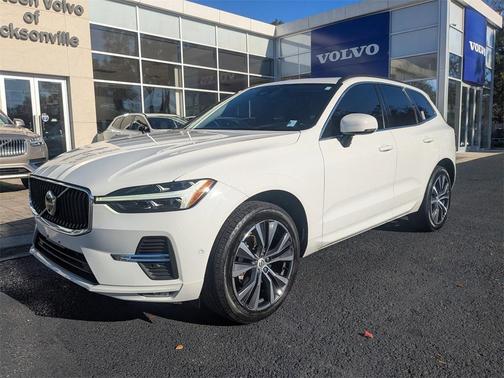 2022 Volvo XC60 B5 Momentum