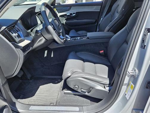 2025 Volvo XC90 Plug-In Hybrid T8 Ultra 6-Seater