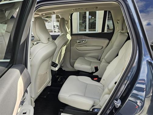 2024 Volvo XC90 B6 Plus Bright Theme 6-Seater