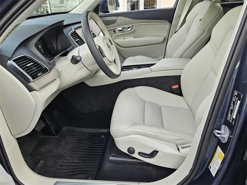 2024 Volvo XC90 B6 Plus Bright Theme 6-Seater