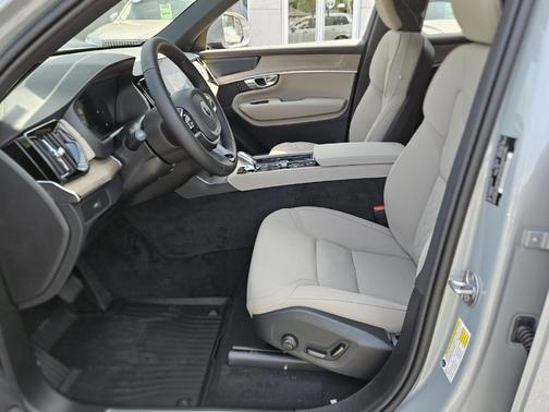 2025 Volvo XC90 B6 Plus 7-Seater