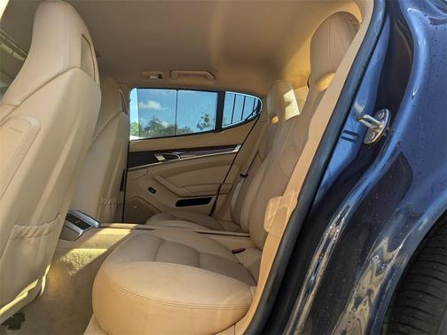 2012 Porsche Panamera 4