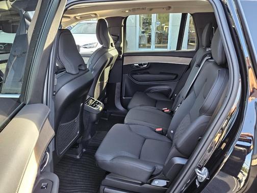 2025 Volvo XC90 B6 Core
