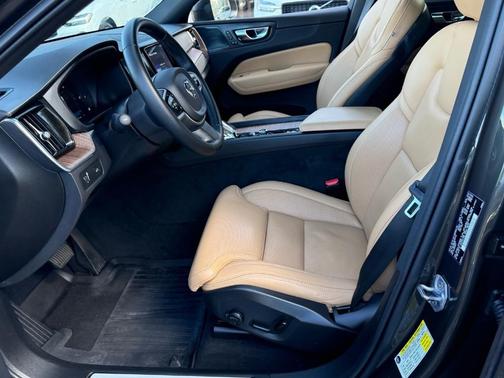 2022 Volvo XC60 B5 Inscription