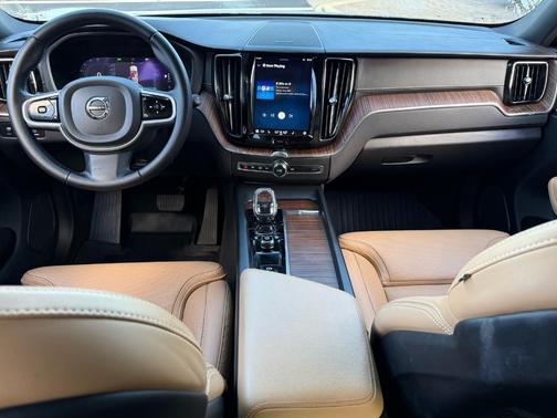 2022 Volvo XC60 B5 Inscription