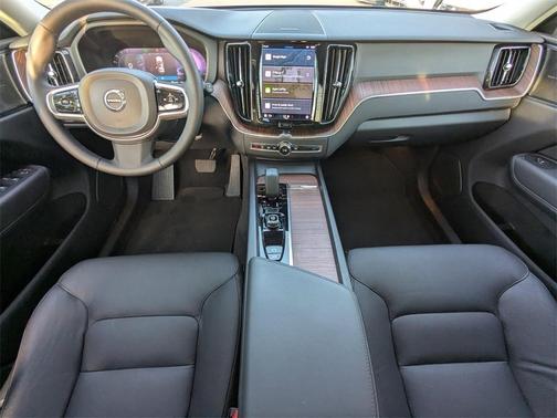 2023 Volvo XC60 B5 Plus Dark Theme