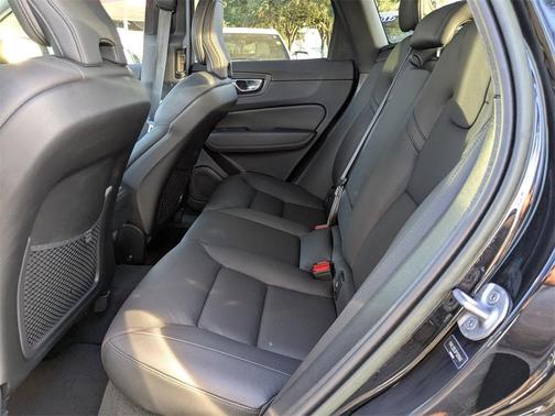 2023 Volvo XC60 B5 Plus Dark Theme