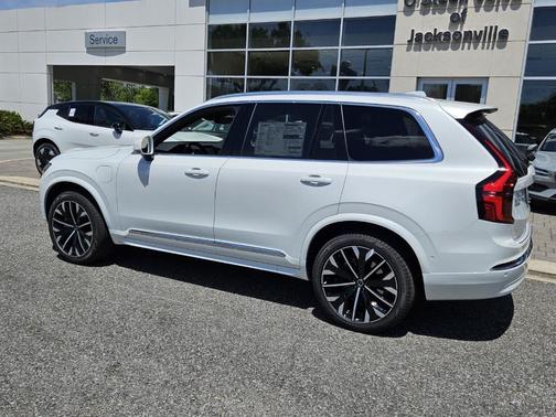 2025 Volvo XC90 Plug-In Hybrid T8 Plus 7-Seater