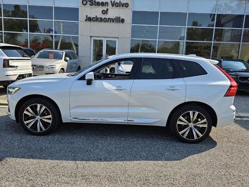 2023 Volvo XC60 B5 Ultimate Bright Theme