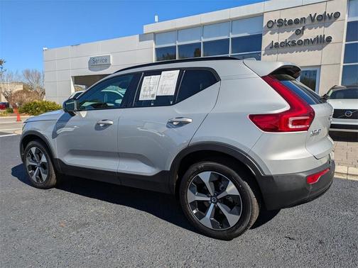 2025 Volvo XC40 B5 Plus Dark Theme