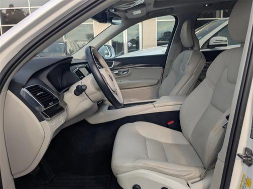 2018 Volvo XC90 T6 Momentum
