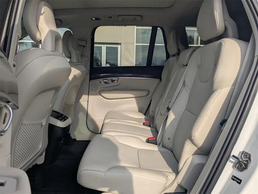 2018 Volvo XC90 T6 Momentum
