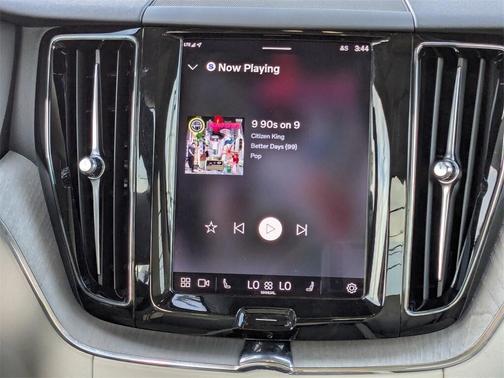 2024 Volvo XC60 B5 Plus Dark Theme