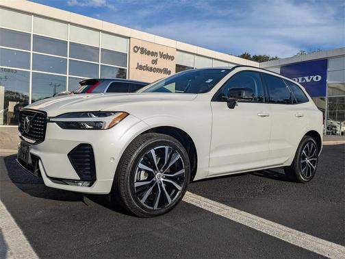 2024 Volvo XC60 B5 Plus Dark Theme