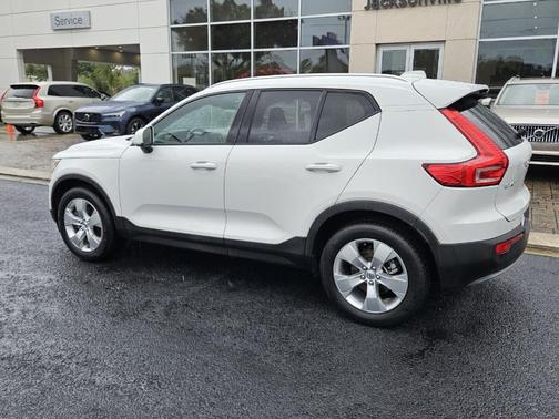 2020 Volvo XC40 T4 Momentum