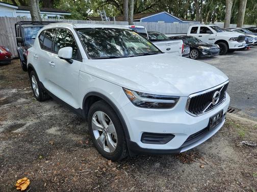2020 Volvo XC40 T4 Momentum