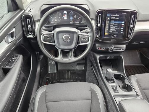 2020 Volvo XC40 T4 Momentum