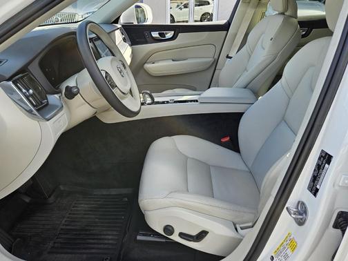 2023 Volvo XC60 B5 Core
