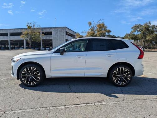 2026 Volvo XC60 B5 Ultra