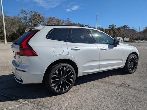2026 Volvo XC60 B5 Ultra